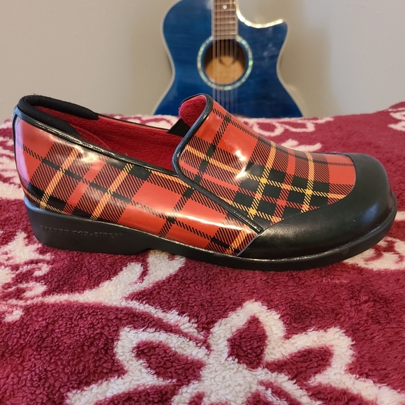 Sperry Women's Red Plaid Rain Shoes - Picture 10 of 15